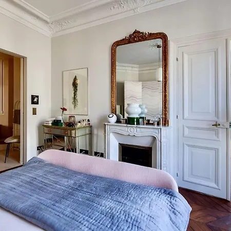 Lux Art Deco, Voltaire