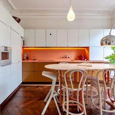 Lux Art Deco, Voltaire Apartamento