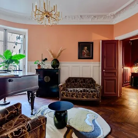 Lux Art Deco, Voltaire Apartment