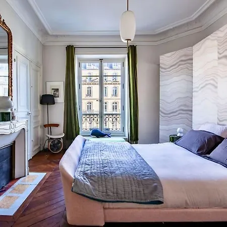 Lux Art Deco, Voltaire